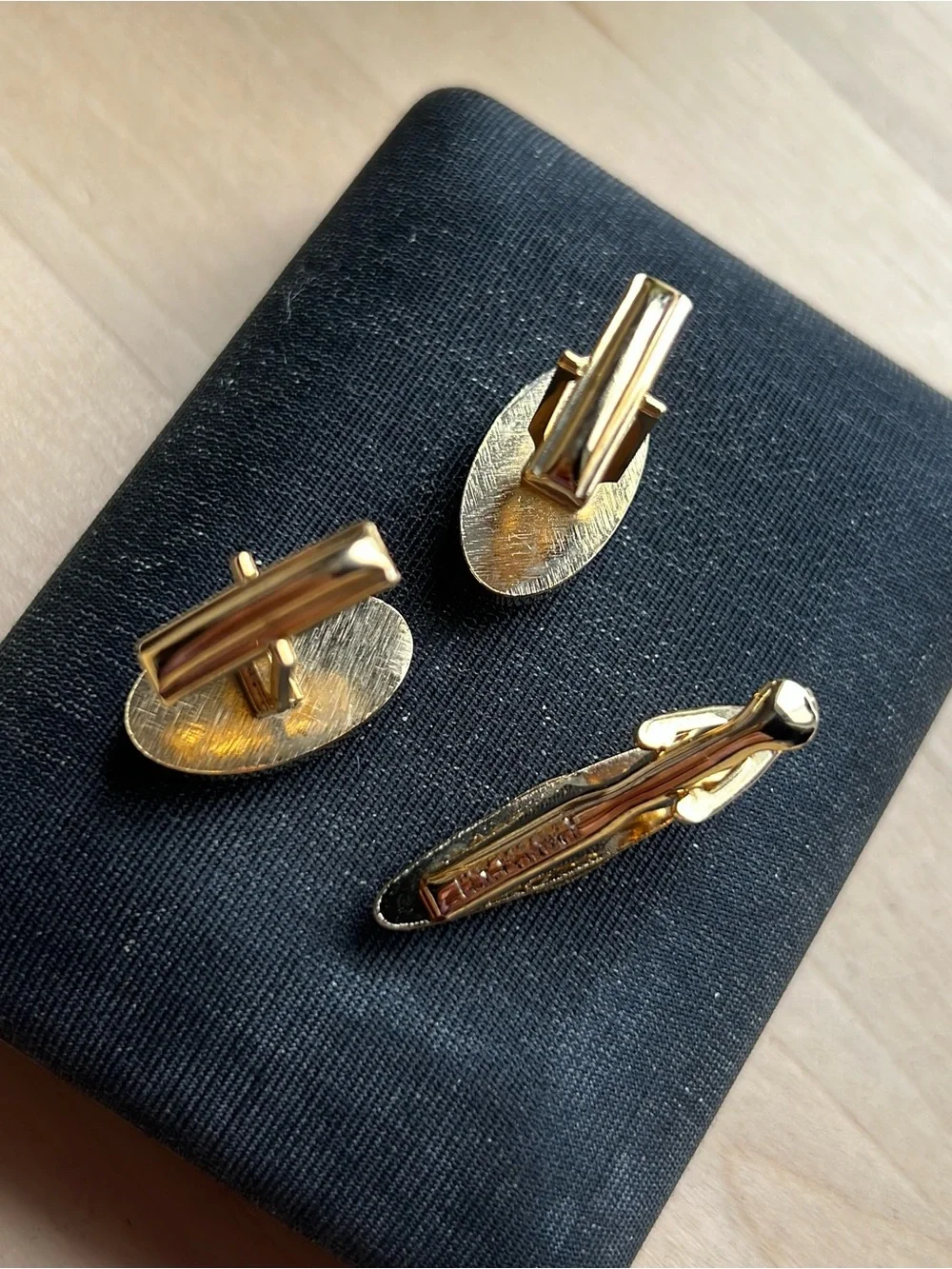Vintage Menswear Gold & Silver tone Oval cufflinks and a matching tie Bar Set